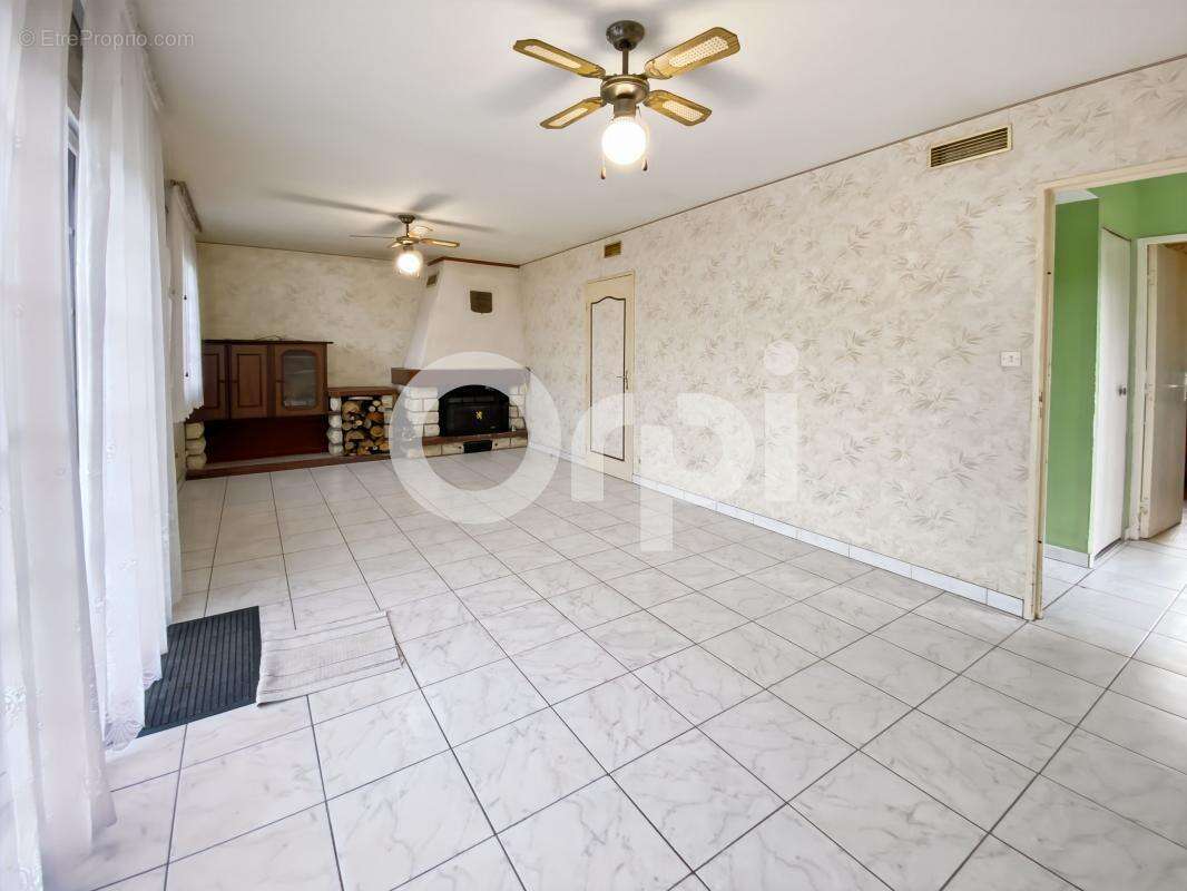 Maison à LE VAL-DAVID