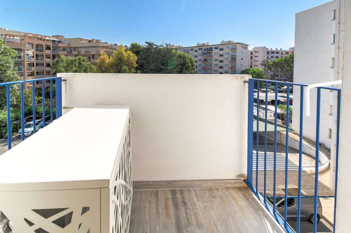3 pièces rénové avec aperçu mer –cave- Cagnes sur Mer - photo 9