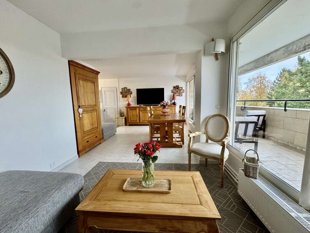 Appartement à SURVILLIERS