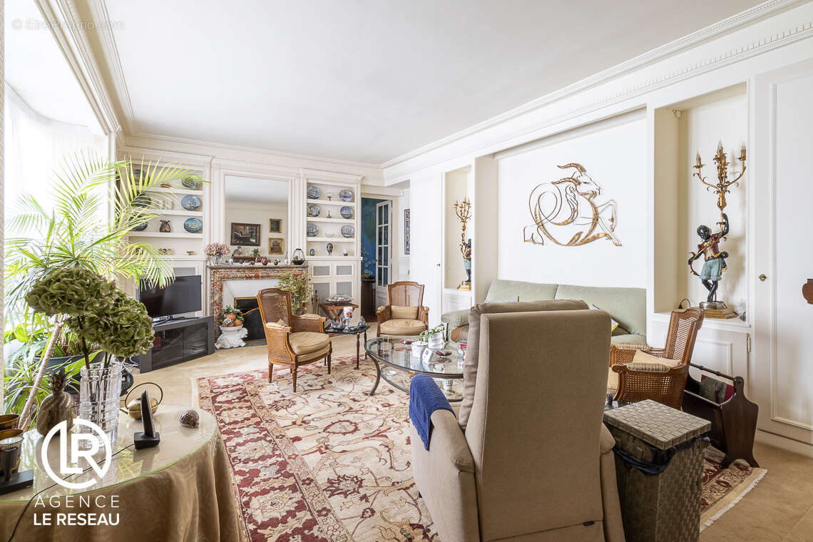 Appartement à PARIS-8E