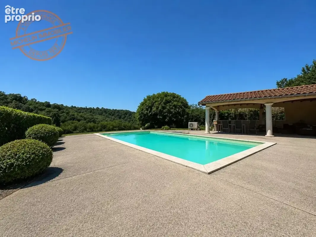 ROCHE (38090) – Propriété familiale de 230 m² avec piscine, pool house, vue dégagée et performances énergétiques remarquables - photo 2