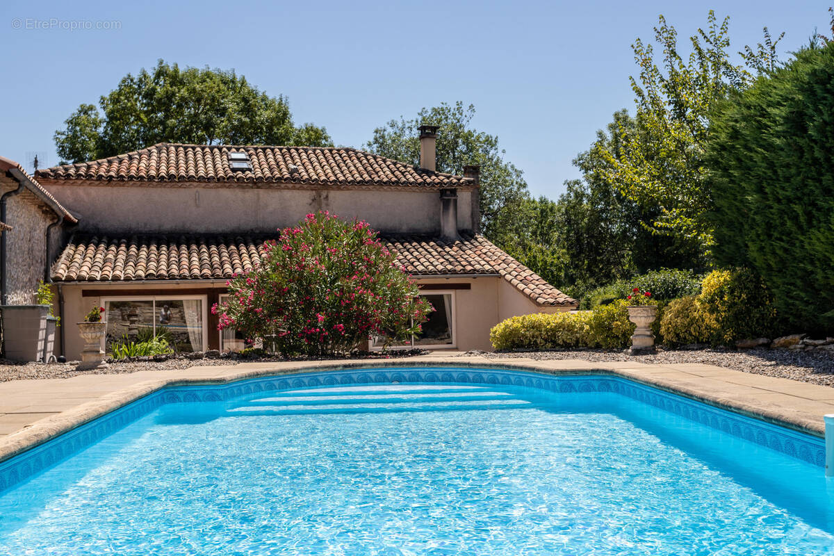 Maison à MONTAIGU-DE-QUERCY