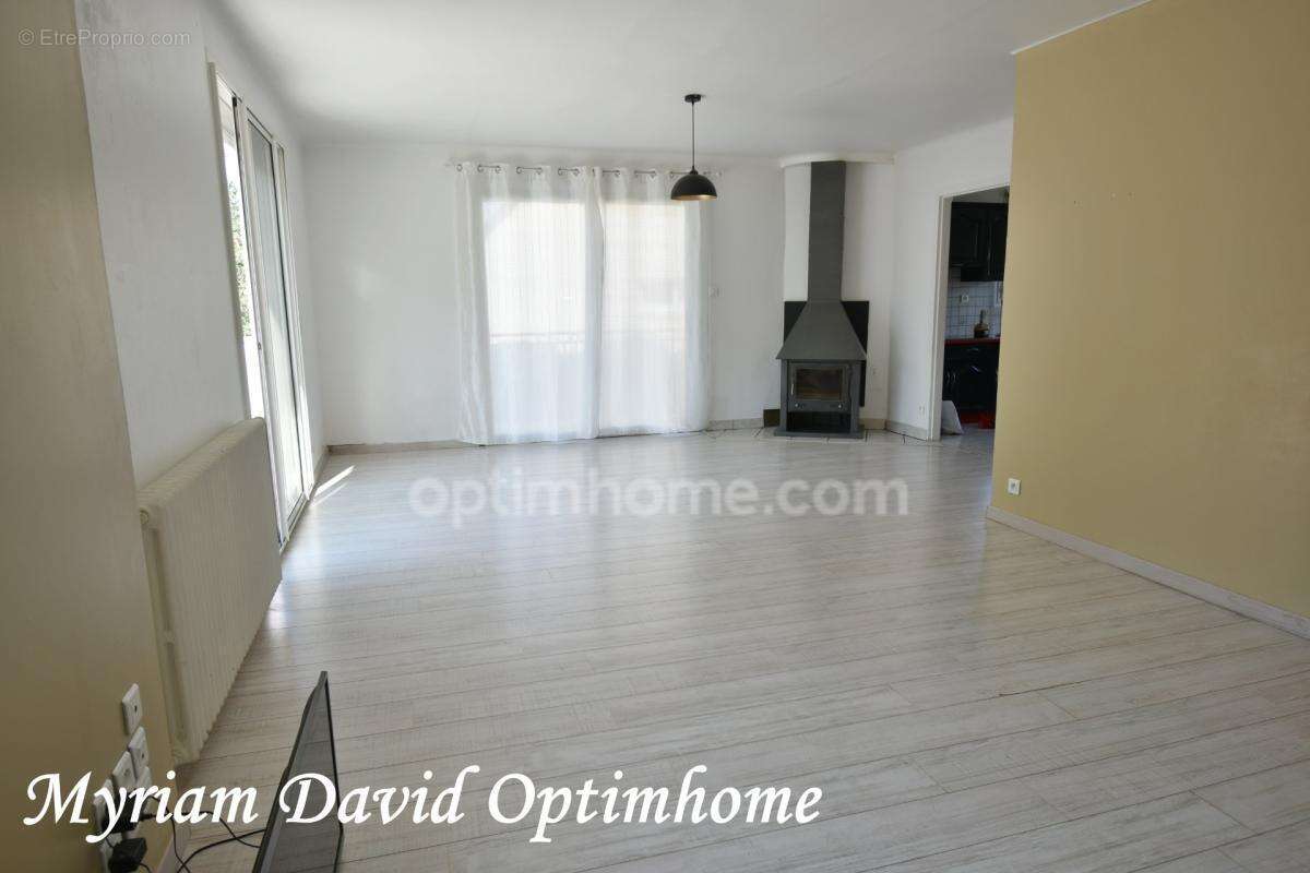 Maison familiale 171 m² – DPE C – 5 chambres – Terrain paysagé de 2 400 m² – Rostrenen - photo 6