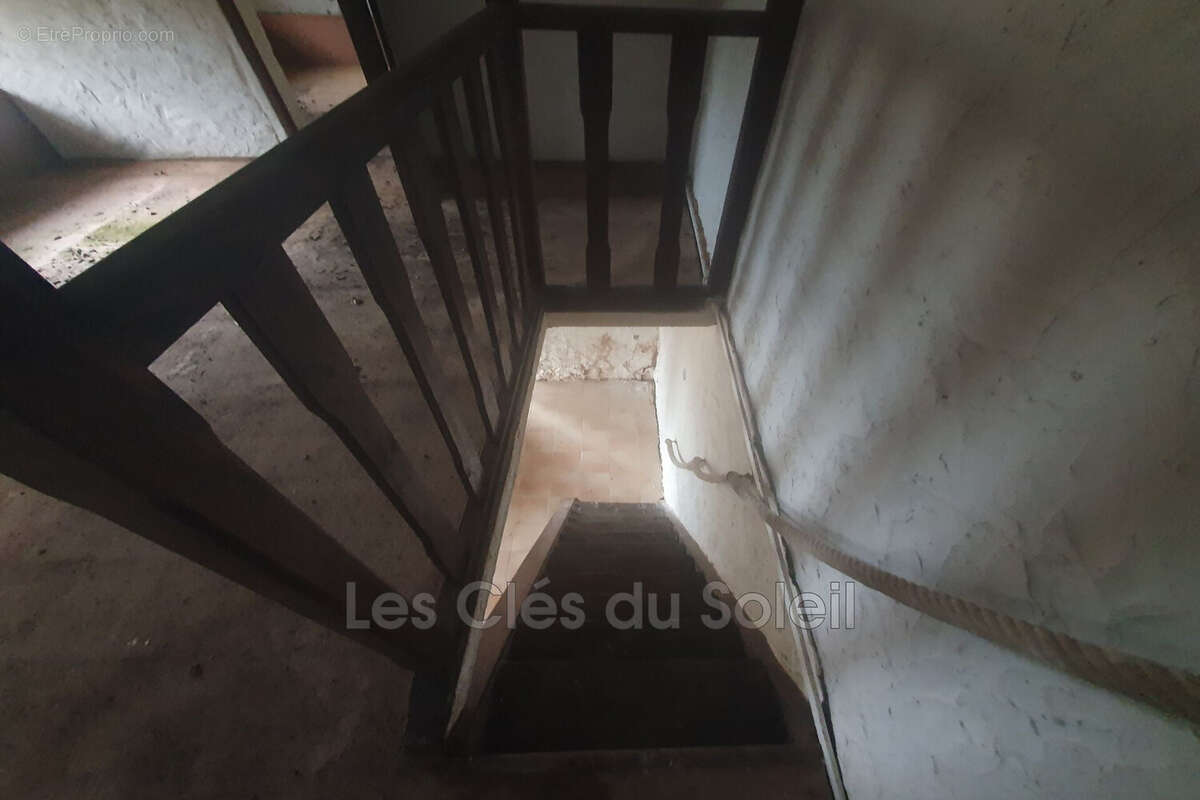 Maison 55 m² à Le Val  - photo 8