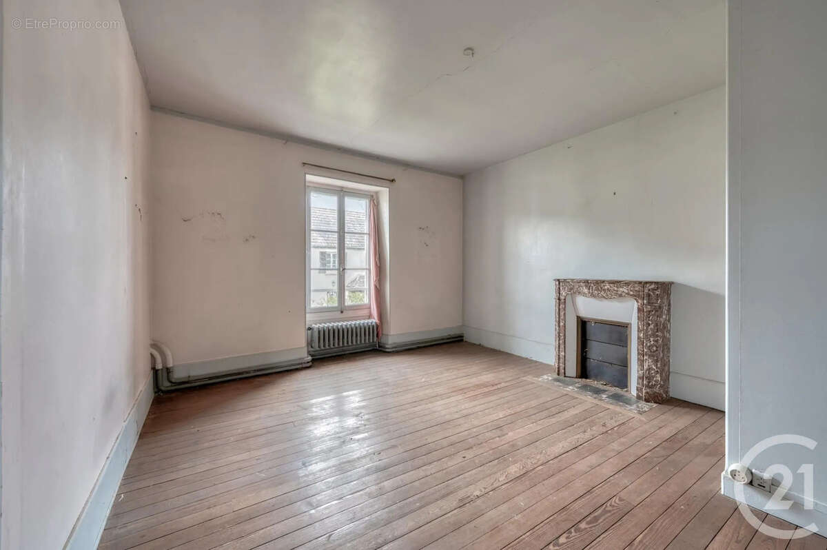 Maison à OZOUER-LE-VOULGIS