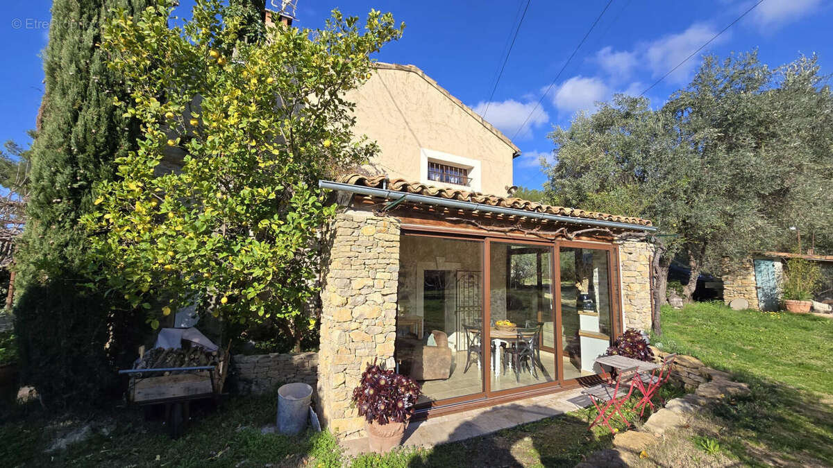 Maison à LE CASTELLET