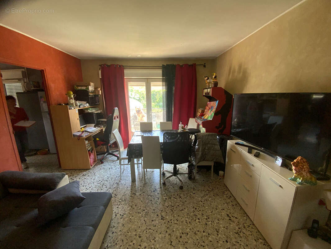 LEDIGNAN 15 MN D'ALES Immeuble avec murs d'un local commercial de 99m², un appartement de 87m² sur 1140m² de terrain - photo 12