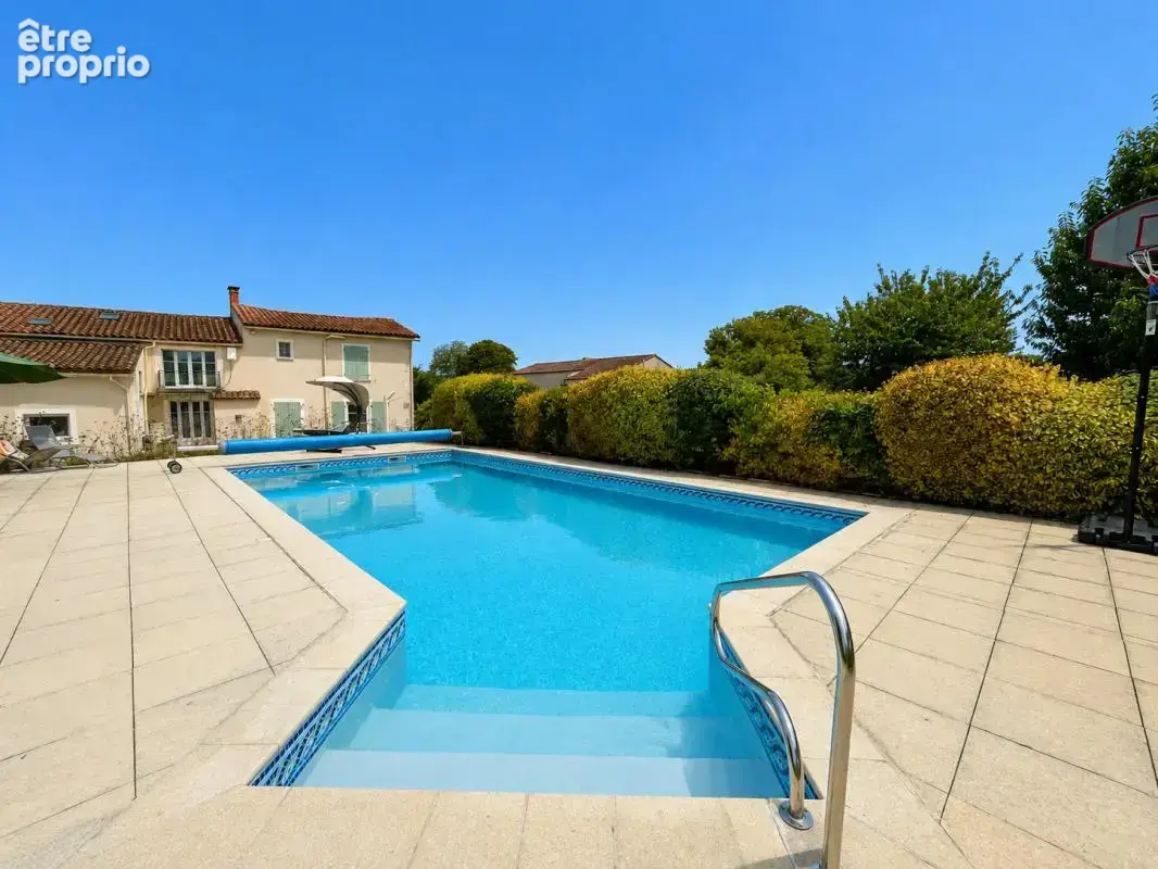 Maison de caractère 7 chambres 338m2, piscine et garages 70m - photo 2