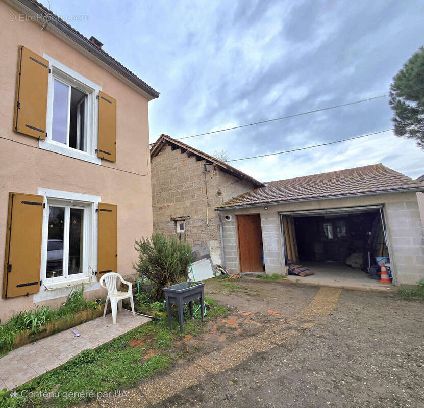 Maison 100 m² à Limons  - photo 3