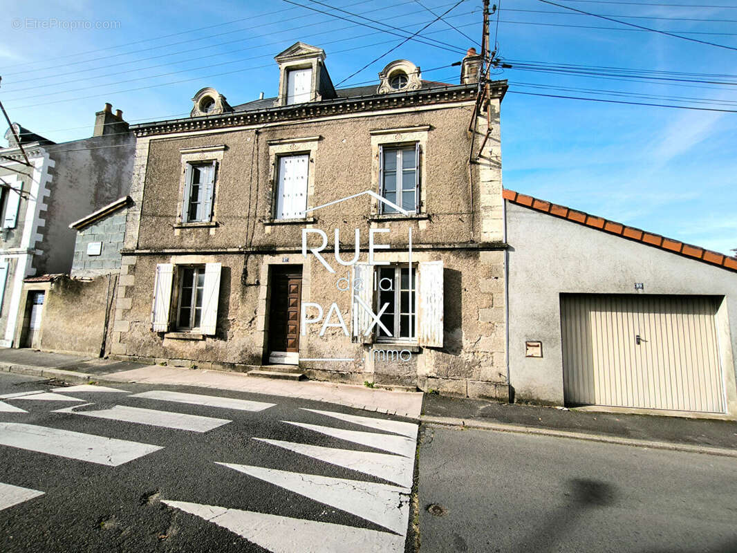 Maison à PARTHENAY