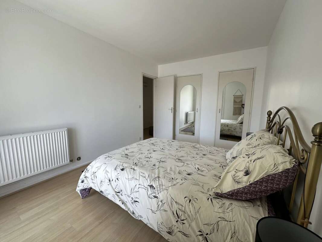 Appartement à LE MESNIL-SAINT-DENIS