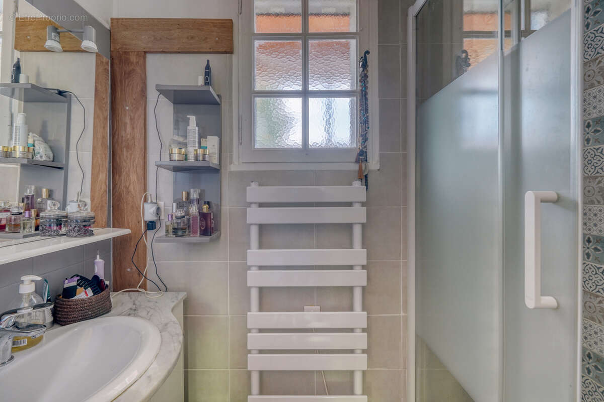 Maison en R+1 8 pièces de 202m2 habitables avec atelier et piscine le tout sur parcelle de 1509m2 - photo 11