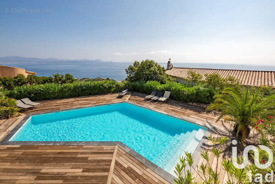 Photo 2 - Appartement à ROQUEBRUNE-SUR-ARGENS