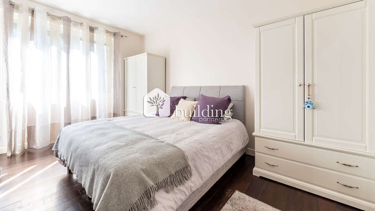 Appartement à NEUILLY-SUR-SEINE