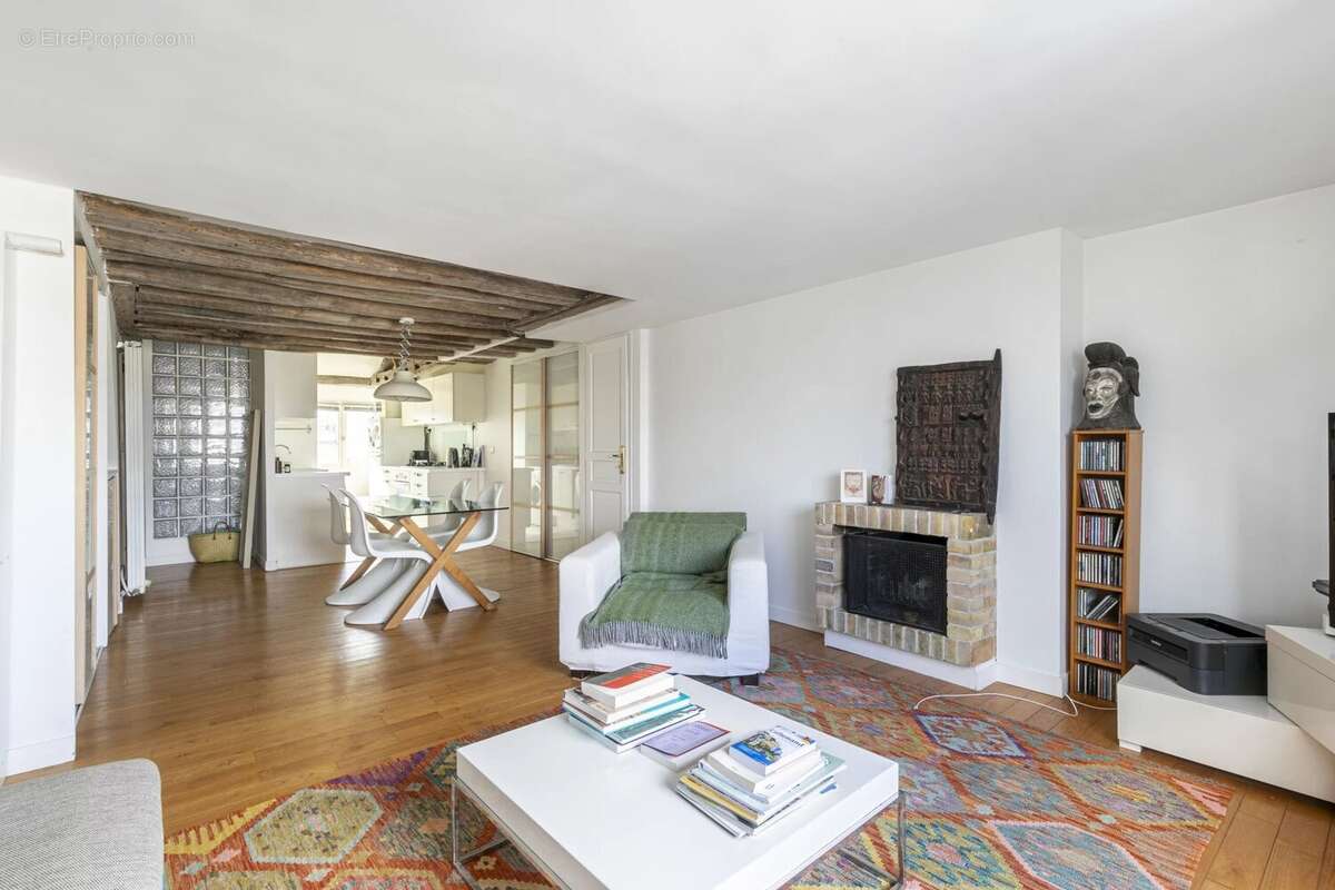 Appartement à PARIS-3E