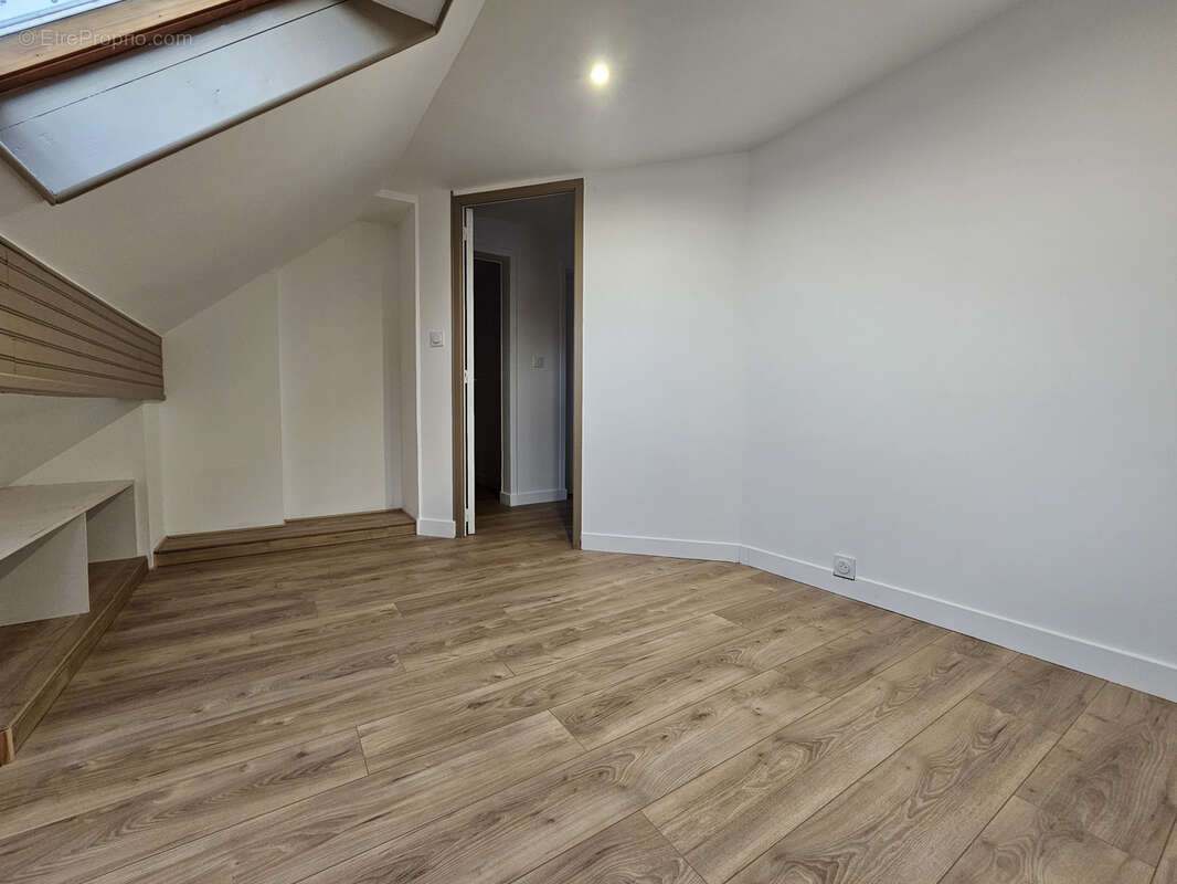 Maison à SAINT-DENIS-DE-L'HOTEL