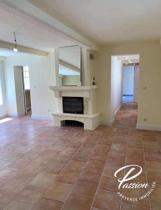 Appartement à MAILLANE