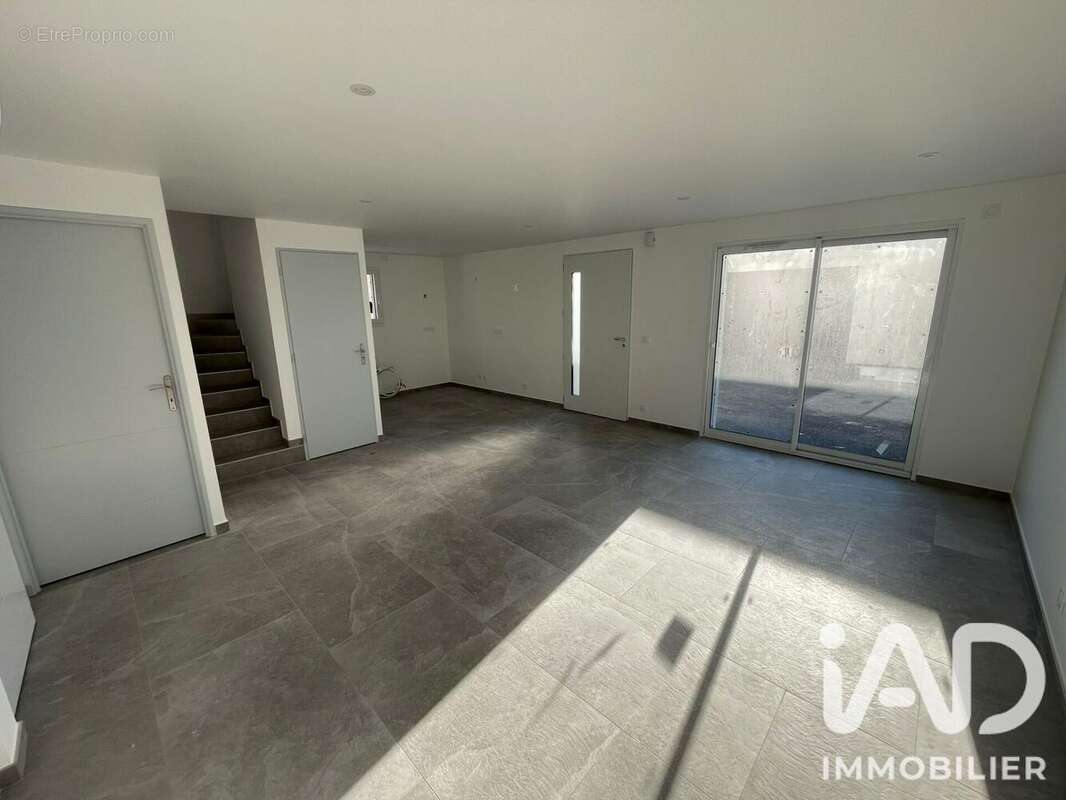 Maison 174 m² à Saint-Avre  - photo 3