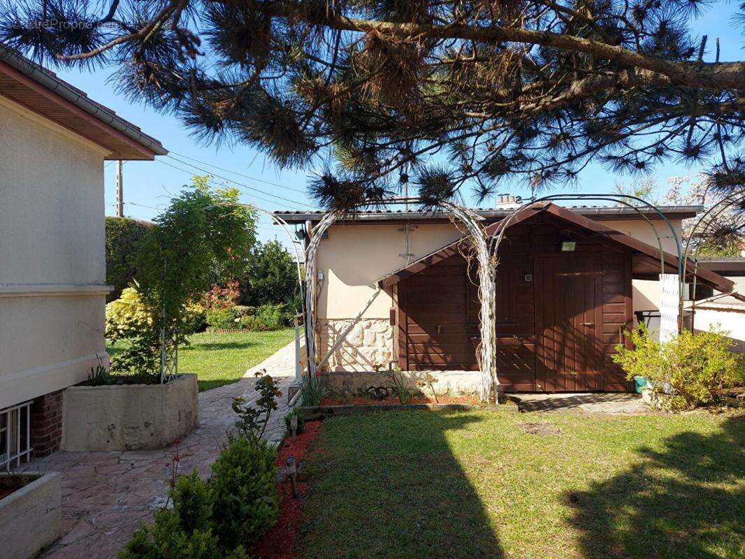 Maison à SAINT-ETIENNE-DU-ROUVRAY