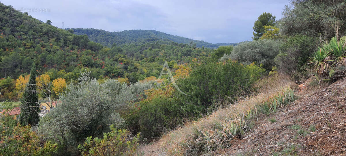 Terrain à CORBIERES