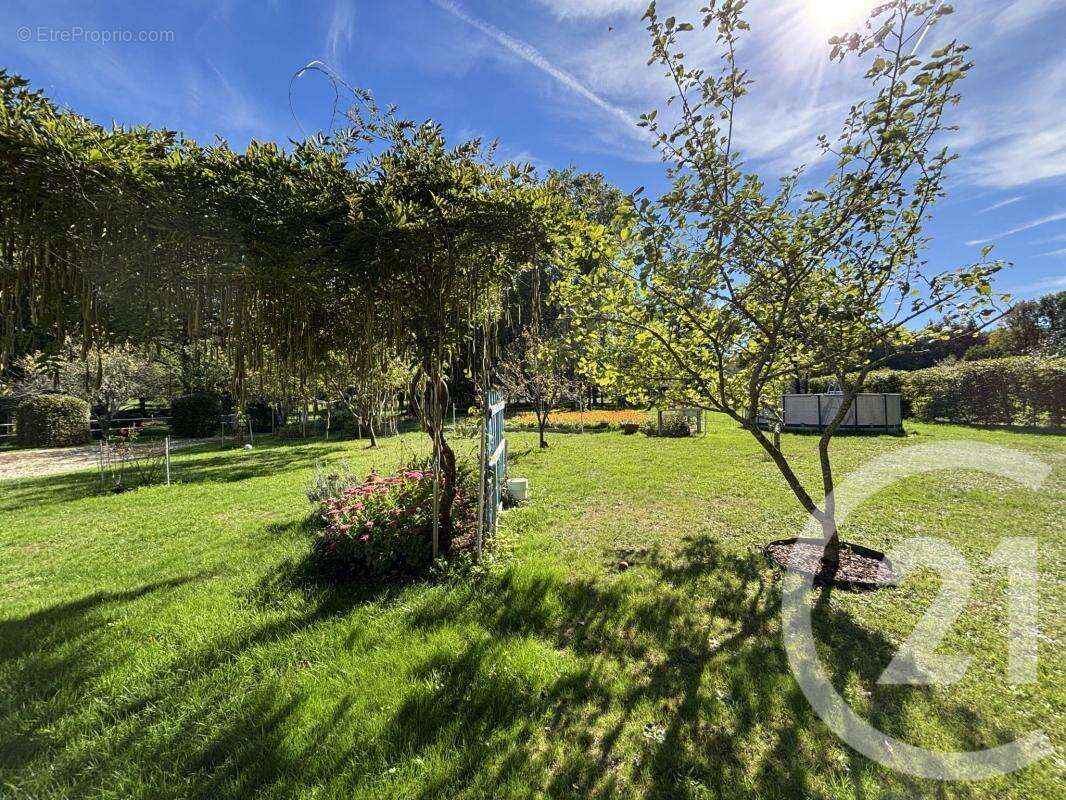 Maison à CHAILLAC-SUR-VIENNE