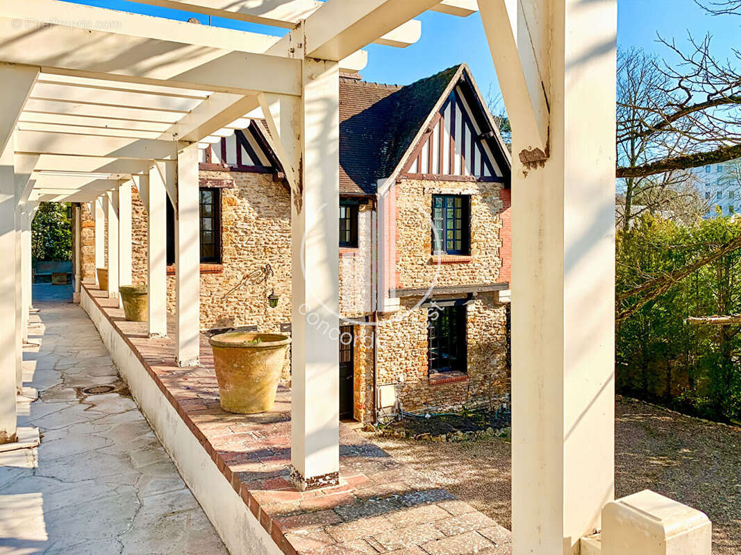 Maison à LA CELLE-SAINT-CLOUD