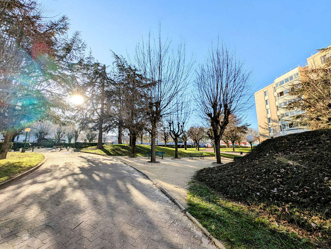 Appartement à SARTROUVILLE