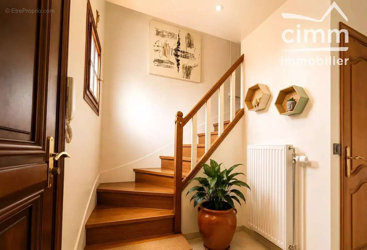 Maison familiale rénovée avec véranda exceptionnelle, studio indépendant et sous-sol total - photo 11