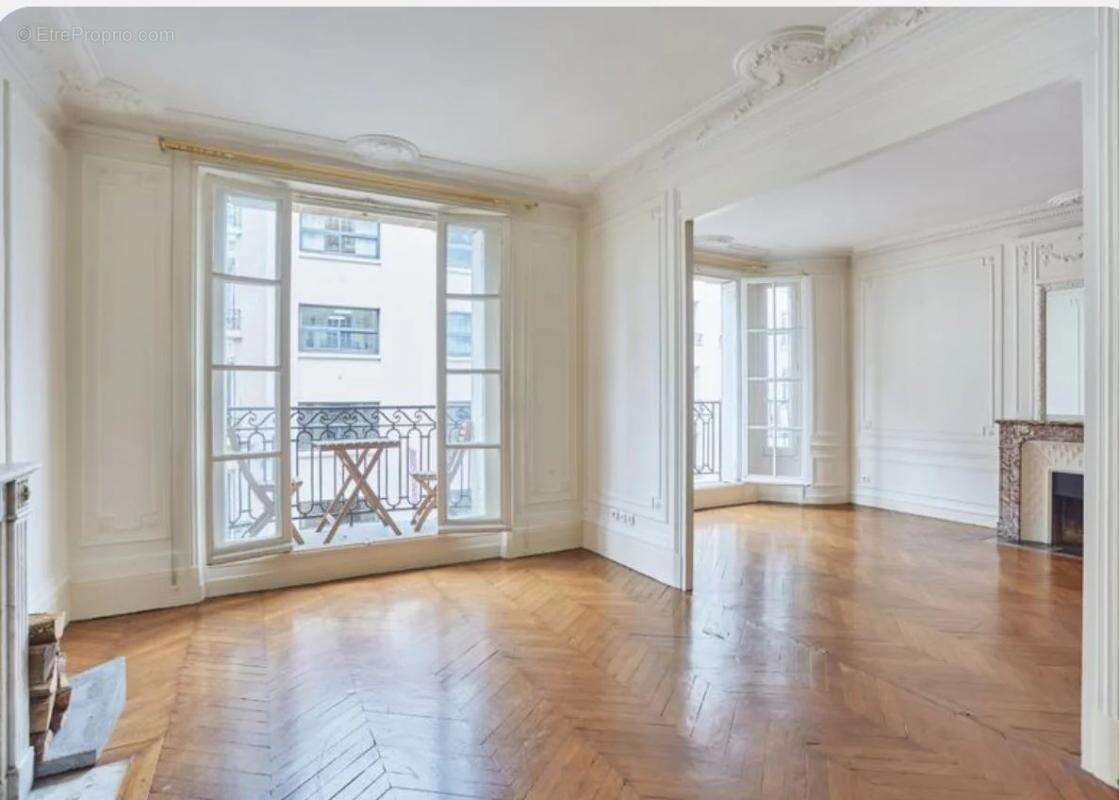 Appartement à PARIS-15E