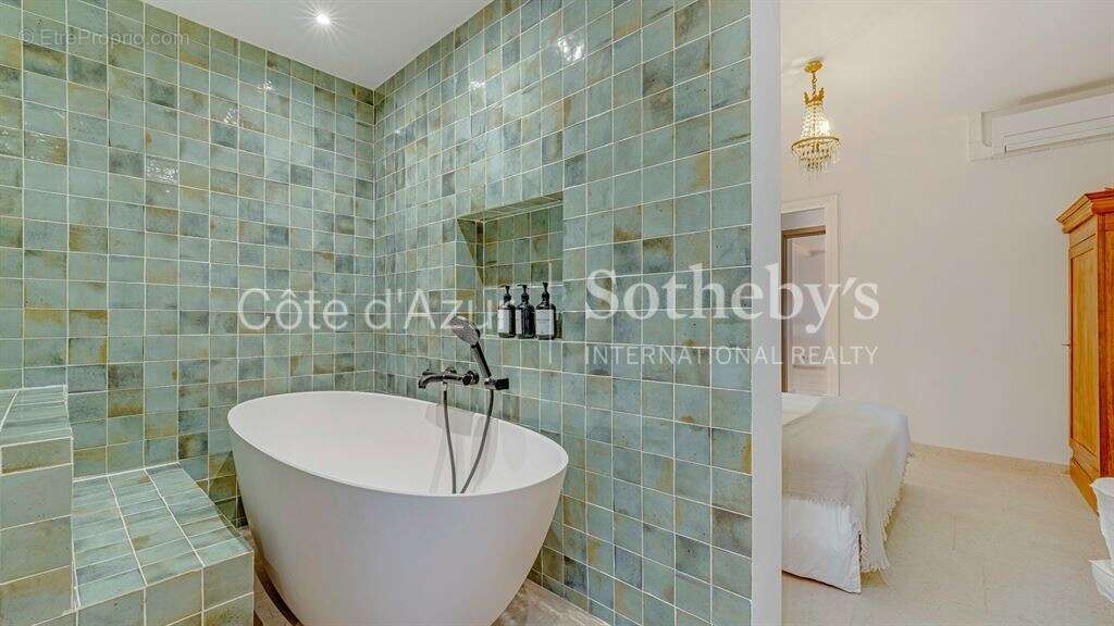 Villa Art Déco rénovée avec vue mer, à 300 m des plages, Sainte-Maxime, Golfe de Saint-Tropez - photo 13