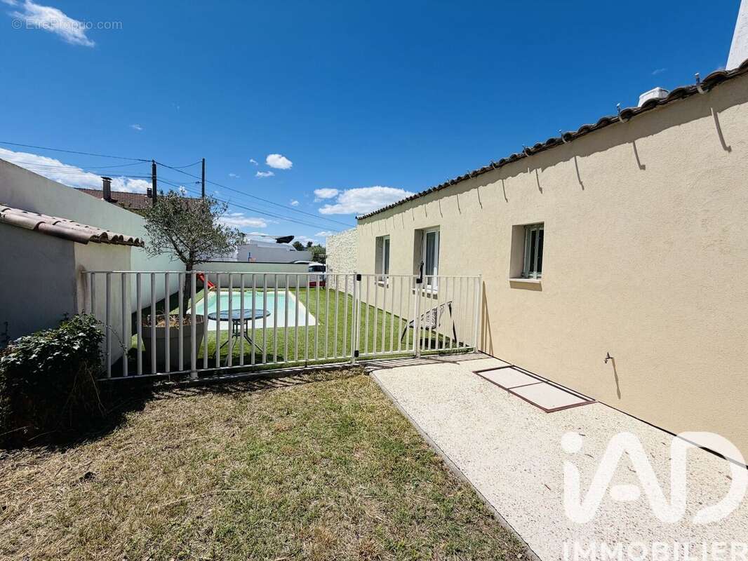 Photo 3 - Maison à SAINT-JULIEN-LES-ROSIERS