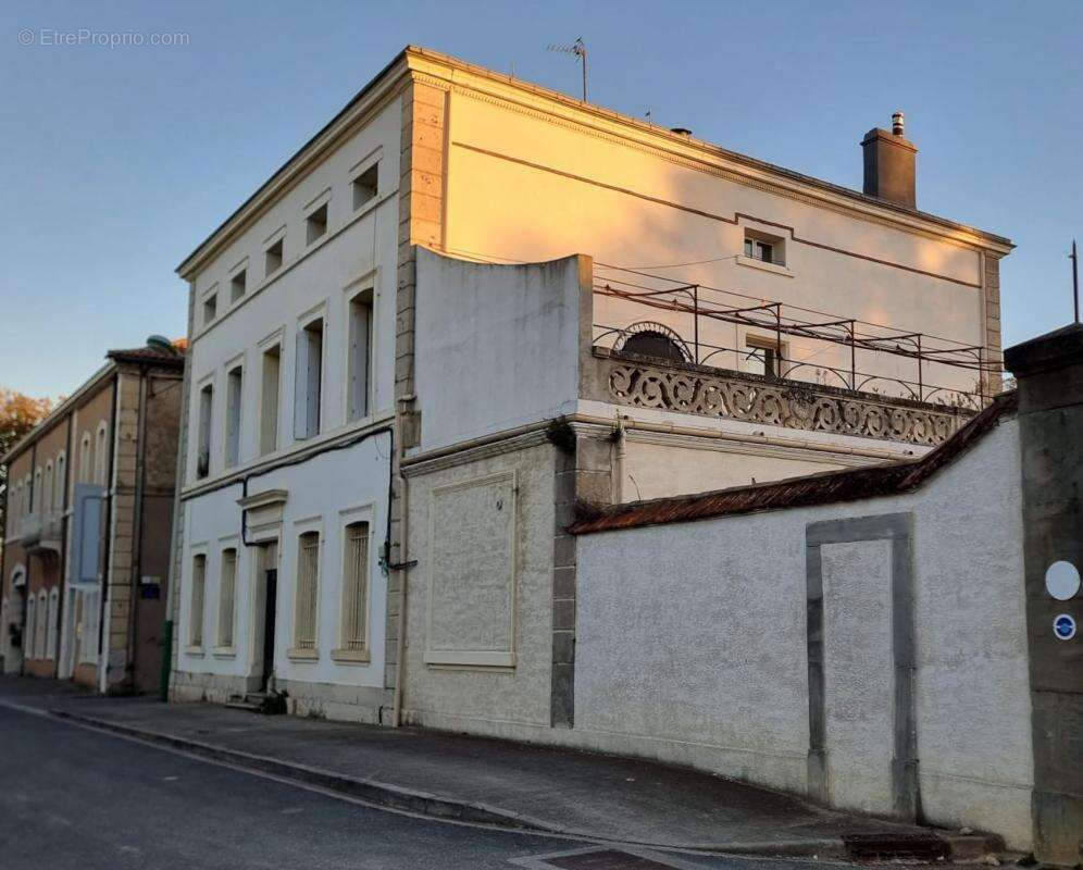 Appartement à LEZIGNAN-CORBIERES