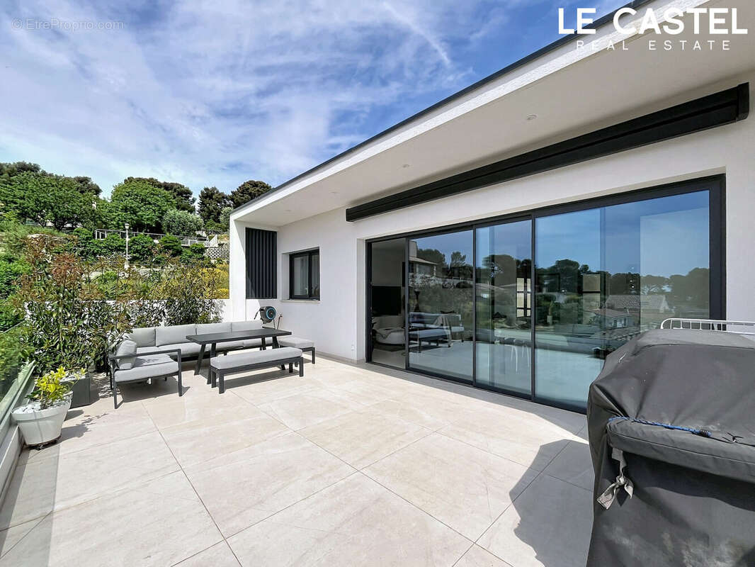 Maison à CEYRESTE
