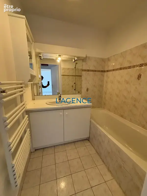 Appartement T2 de 42m2 en étage avec ascenseur et terrasse et garage au centre- ville de Hyères - photo 6
