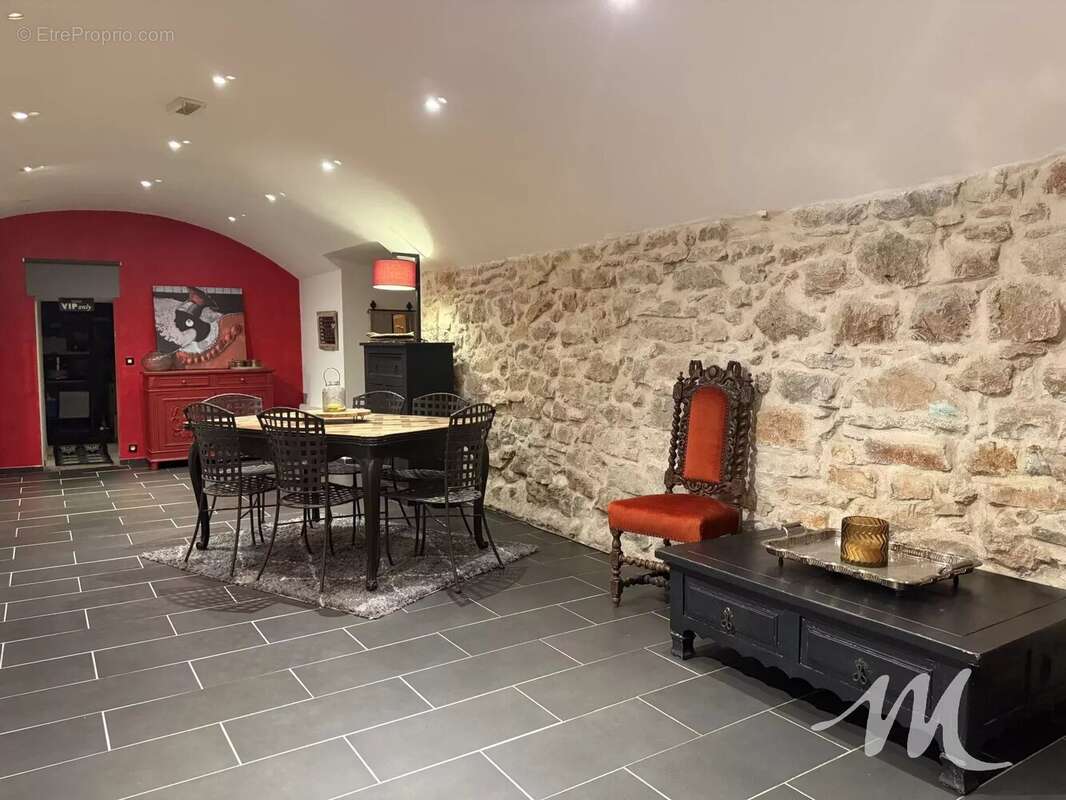 Appartement à CARCES