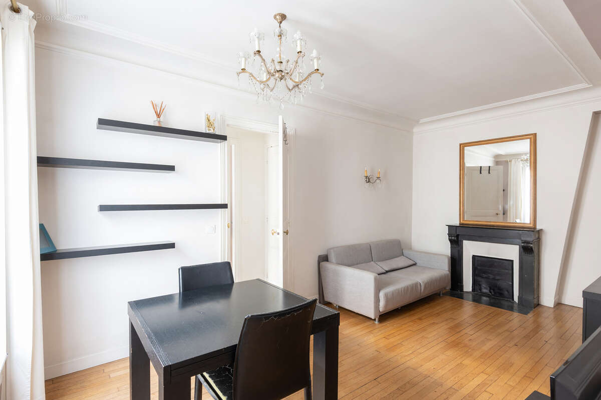 Appartement à PARIS-8E