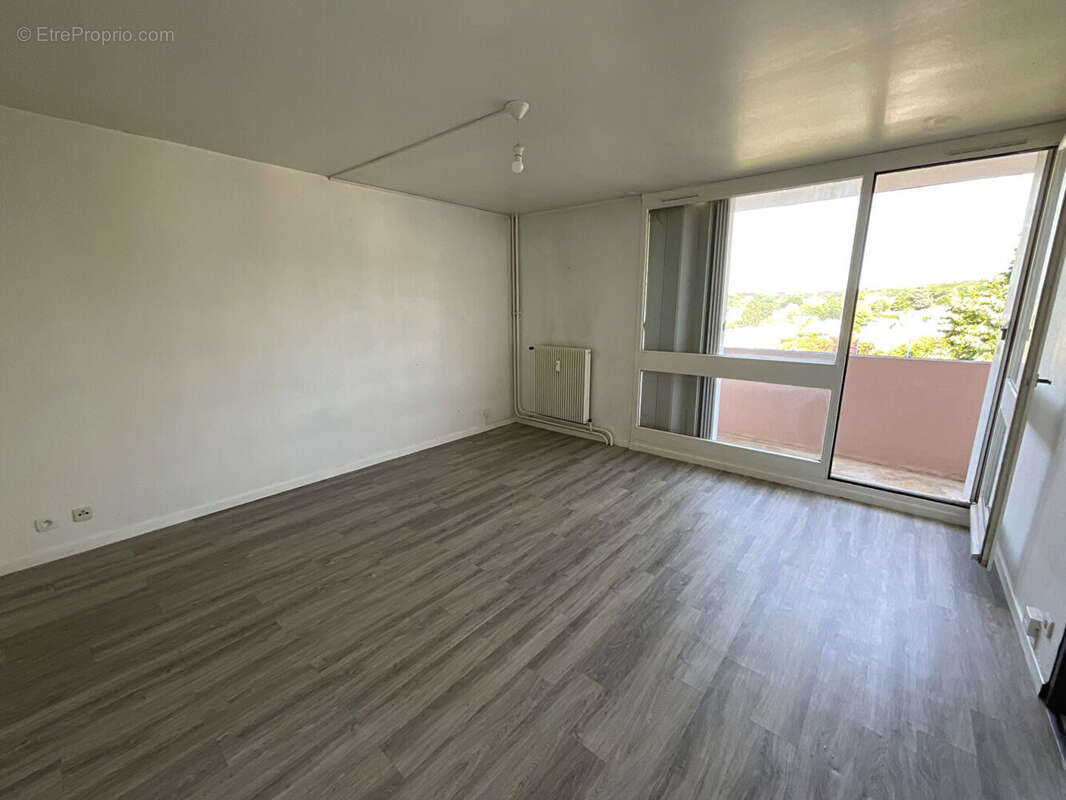 Appartement à MENUCOURT