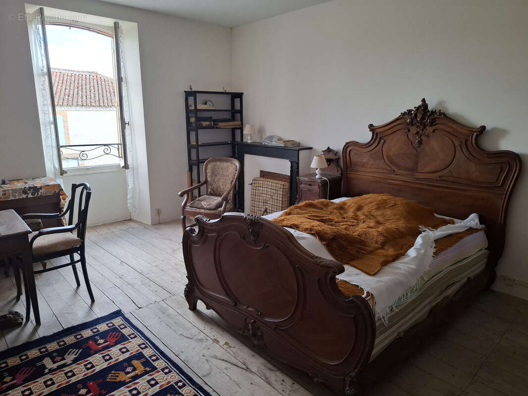 Maison à BUSSIERE-POITEVINE