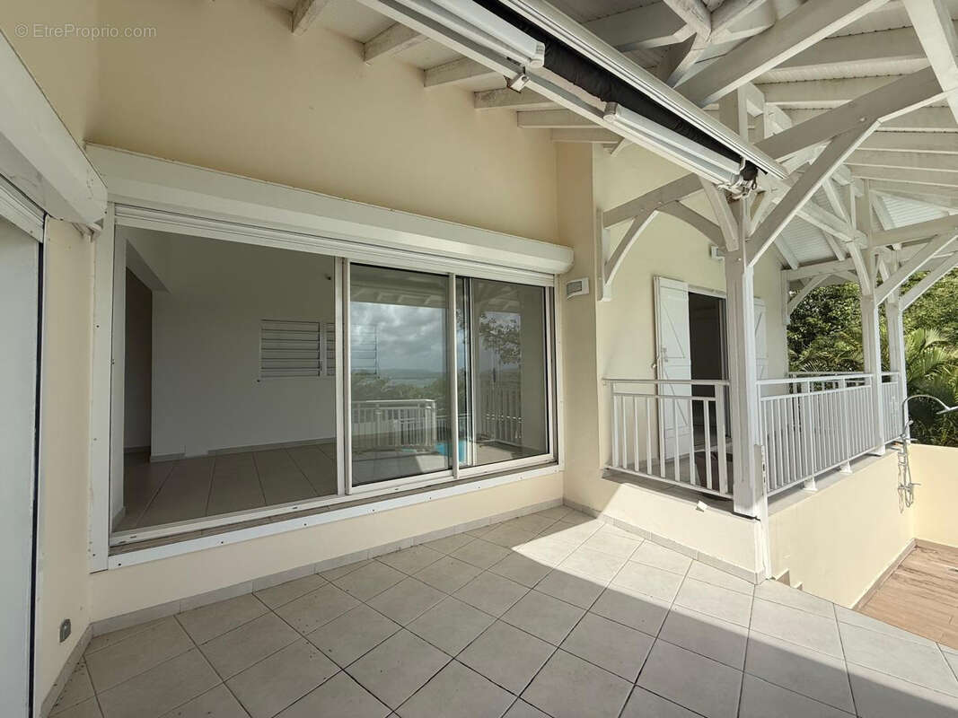 Maison à LES TROIS-ILETS