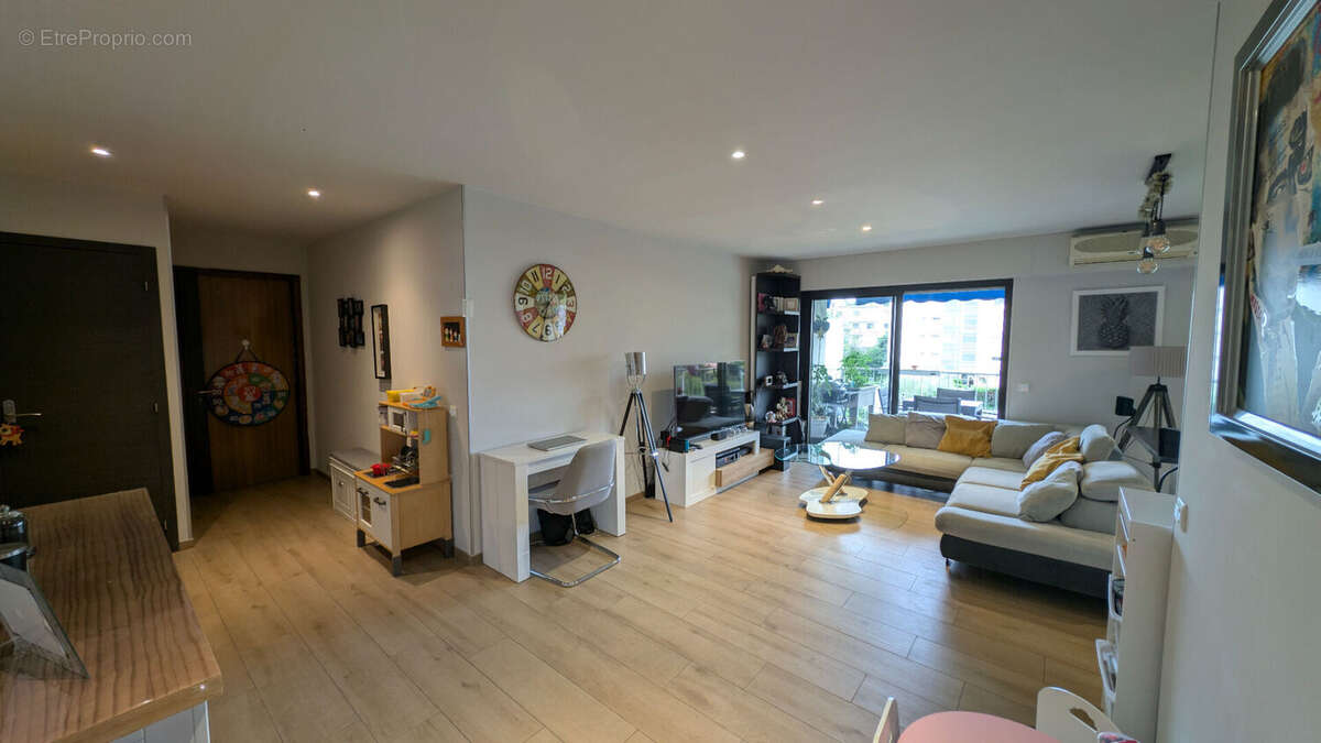 Appartement à MANDELIEU-LA-NAPOULE