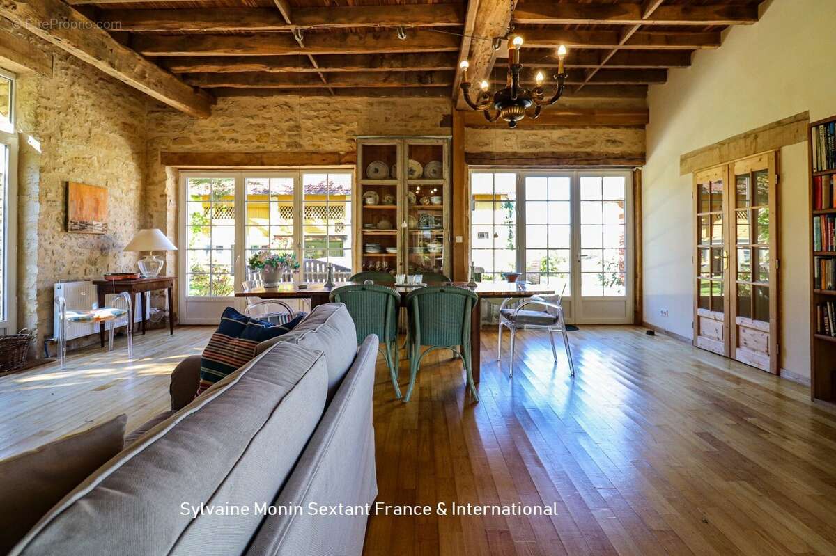 Maison à SAINT-MEDARD-D&#039;EXCIDEUIL