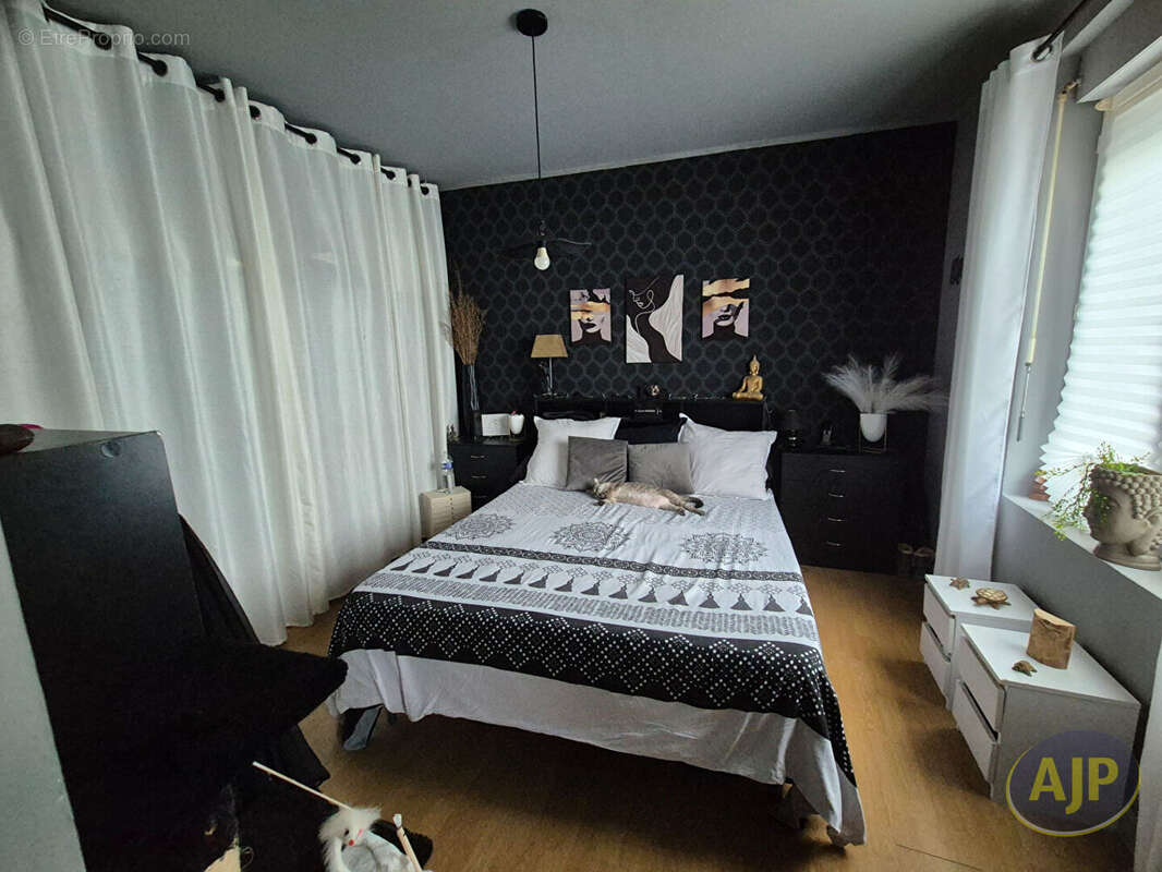 CHALLANS 2 locatifs avec cour en hyper centre ville - photo 7