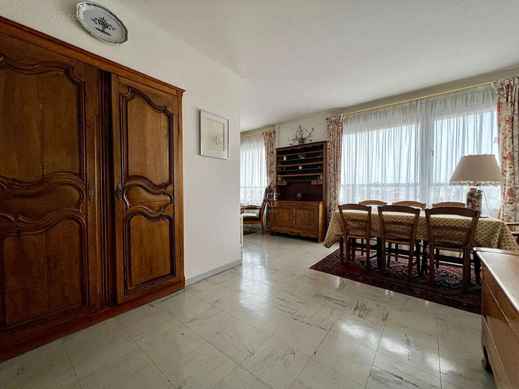 Appartement à HOUILLES