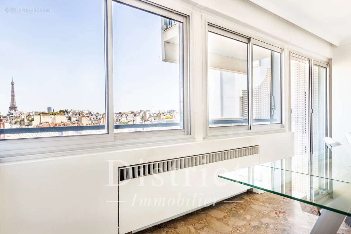 Appartement à PARIS-16E