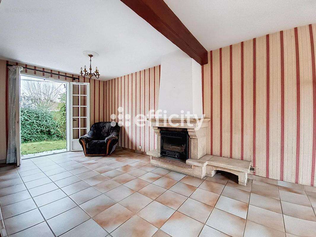 Maison à LE MESNIL-AUBRY