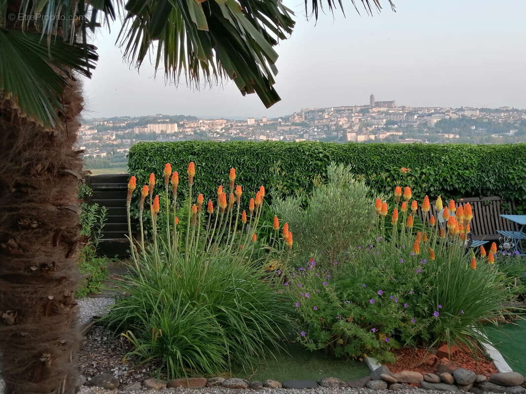Maison à ONET-LE-CHATEAU