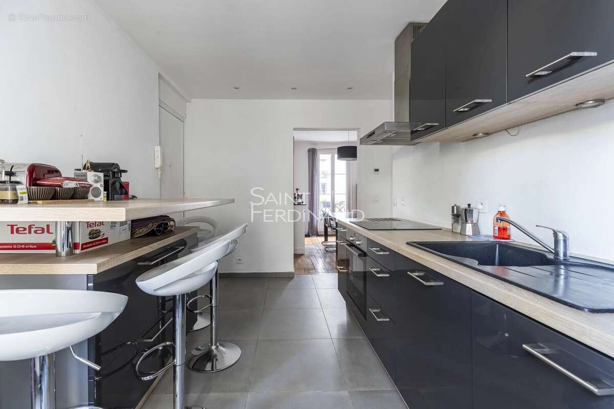 Appartement à PARIS-17E