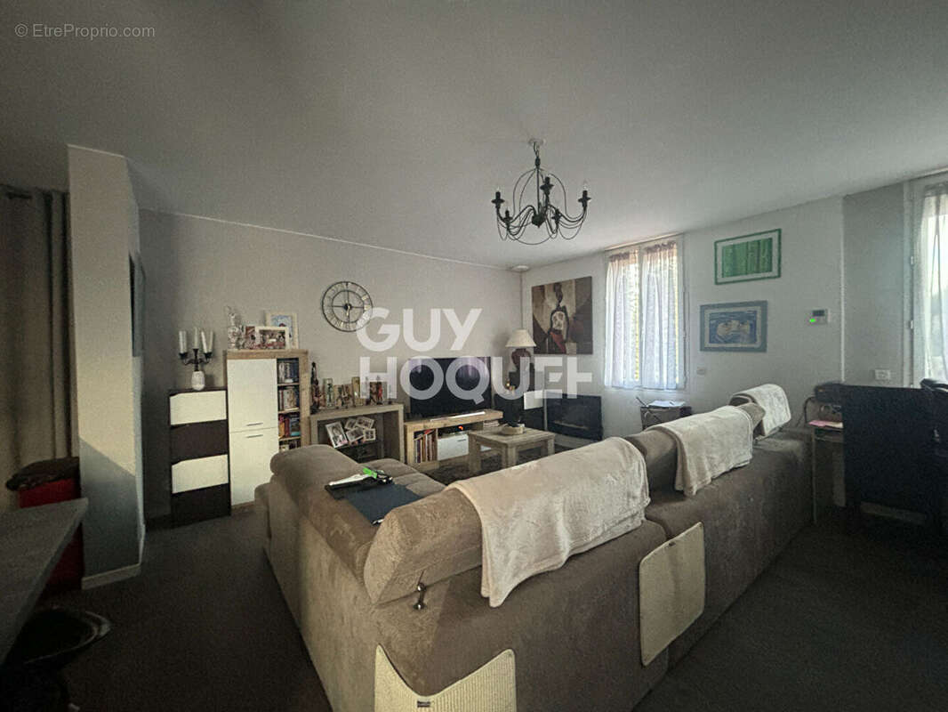 Commerce à ESCOURCE