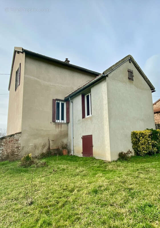 Maison à SAINT-PIERRE-LAVAL