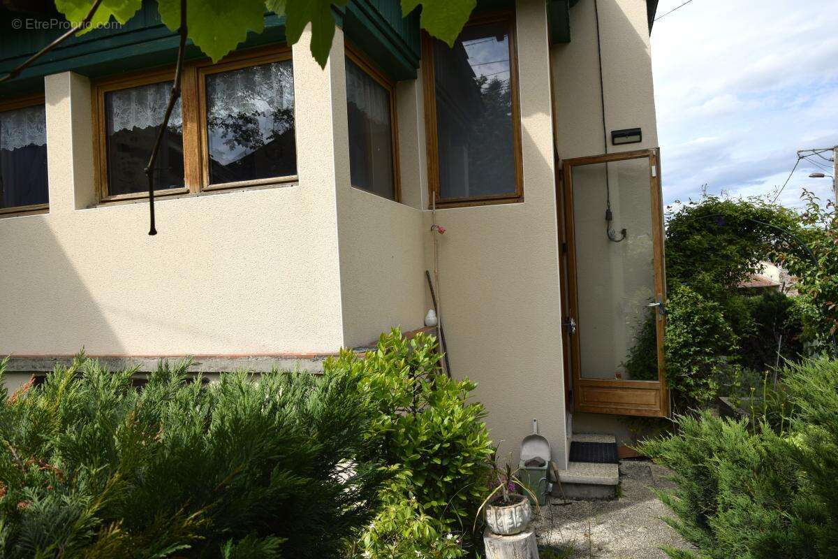 Maison 88 m² - 5 pièces  avec jardin et grange - photo 2